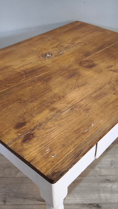 91943 Tavolo con base bianca e piano color legno