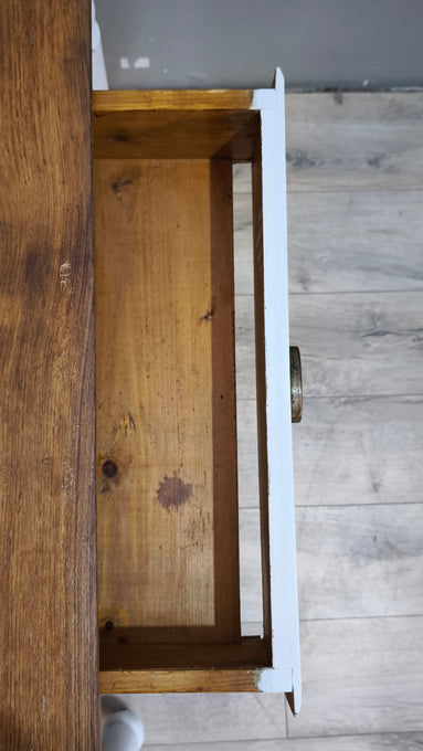91943 Tavolo con base bianca e piano color legno
