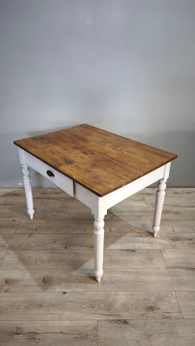 91943 Tavolo con base bianca e piano color legno