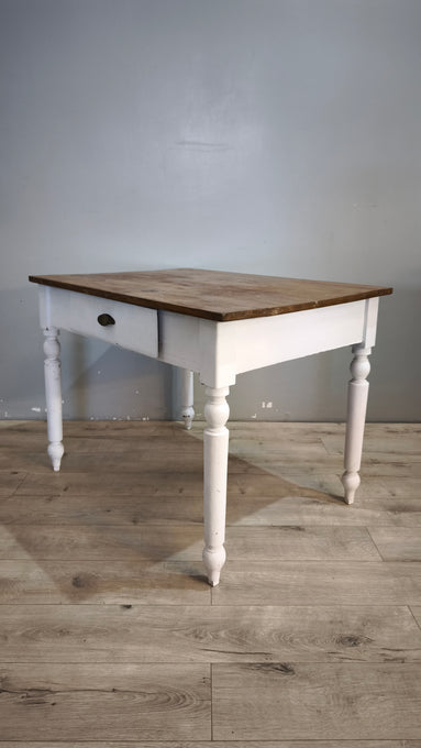 91943 Tavolo con base bianca e piano color legno