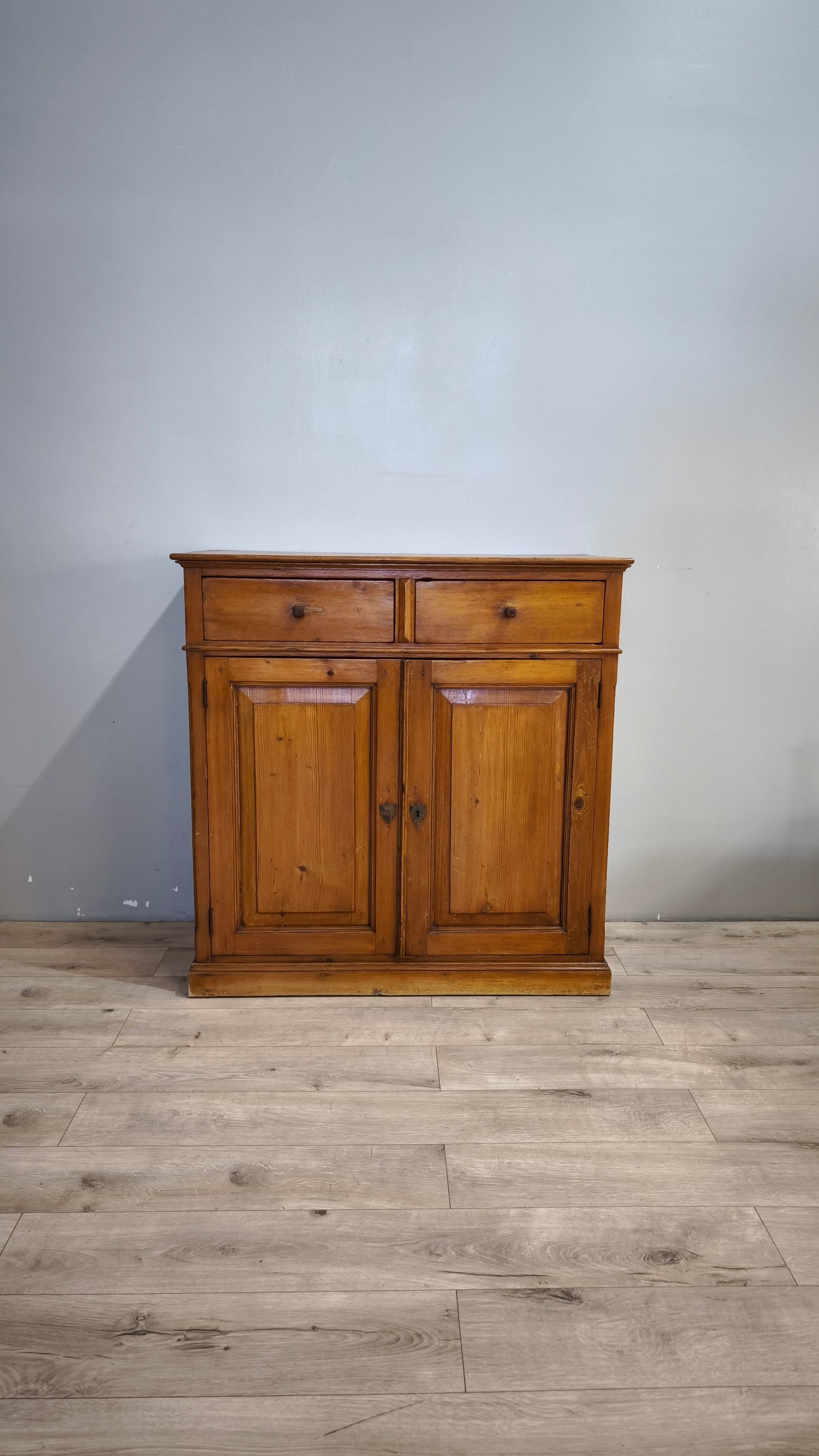 91941 Credenza in legno due cassetti e due sportelli