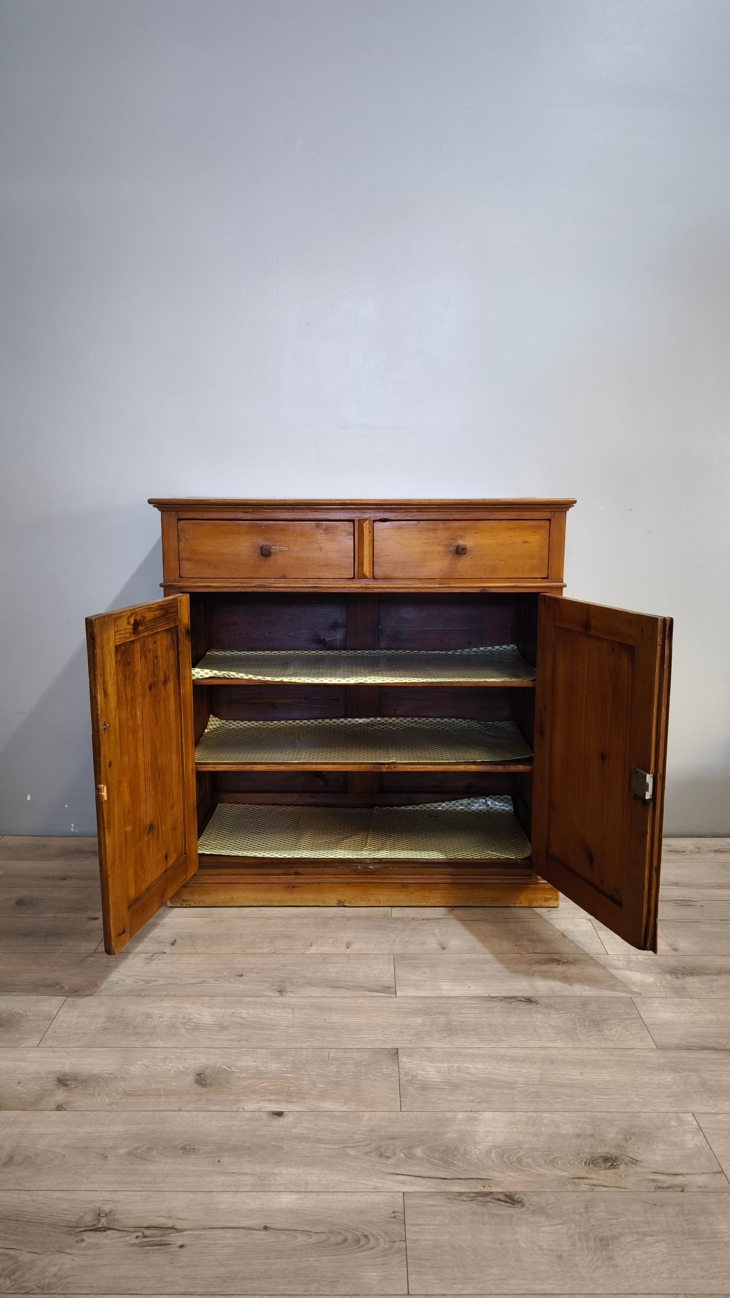 91941 Credenza in legno due cassetti e due sportelli