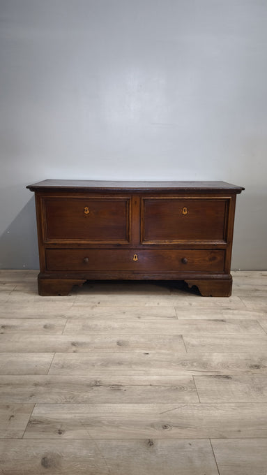 91944 Cassapanca in legno massello con sportelli a ribalta