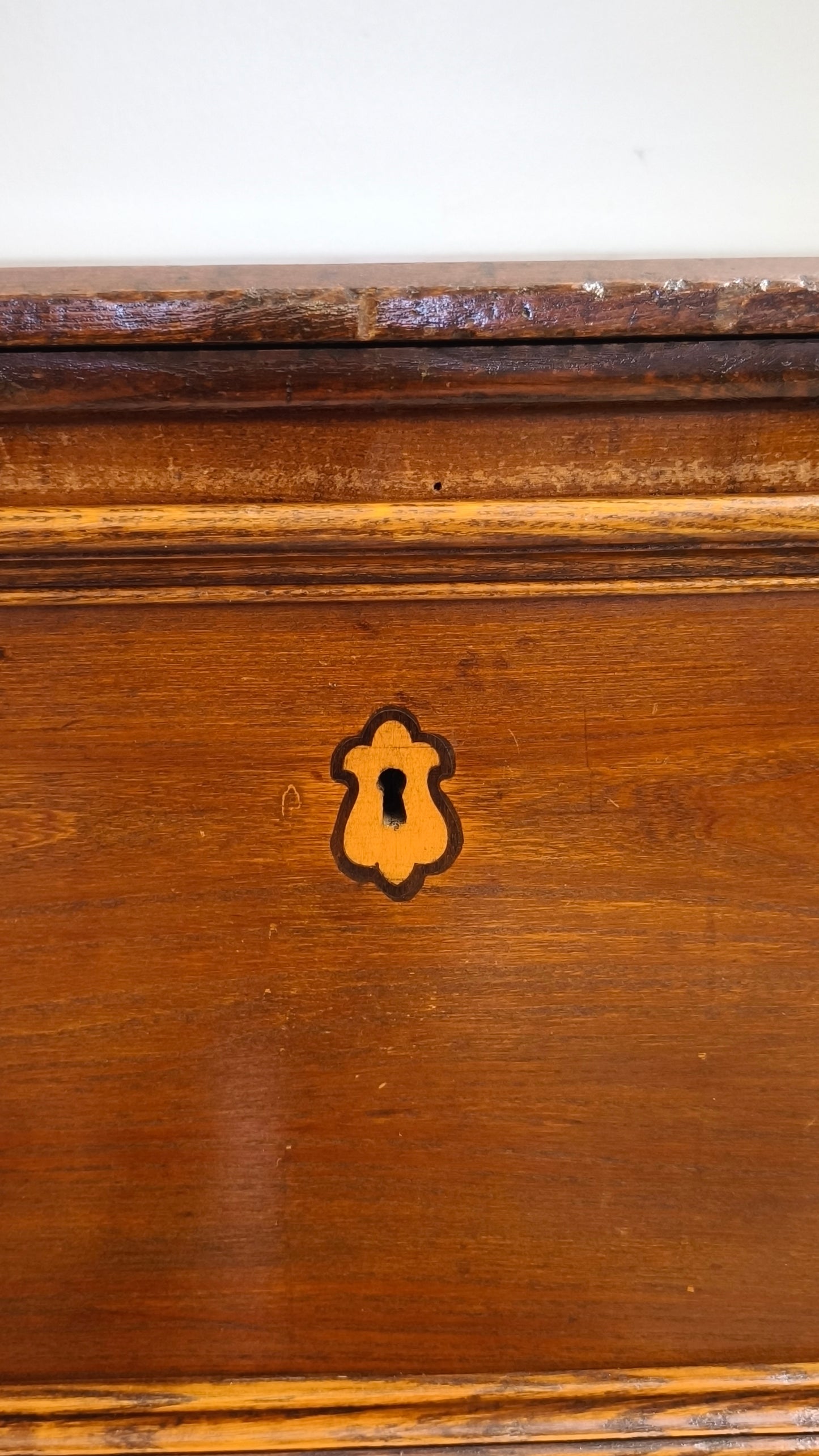 91944 Cassapanca in legno massello con sportelli a ribalta
