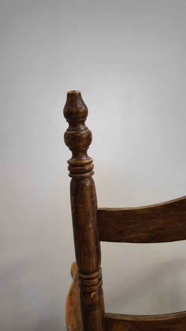 91946 Sedia a dondolo in legno e paglia