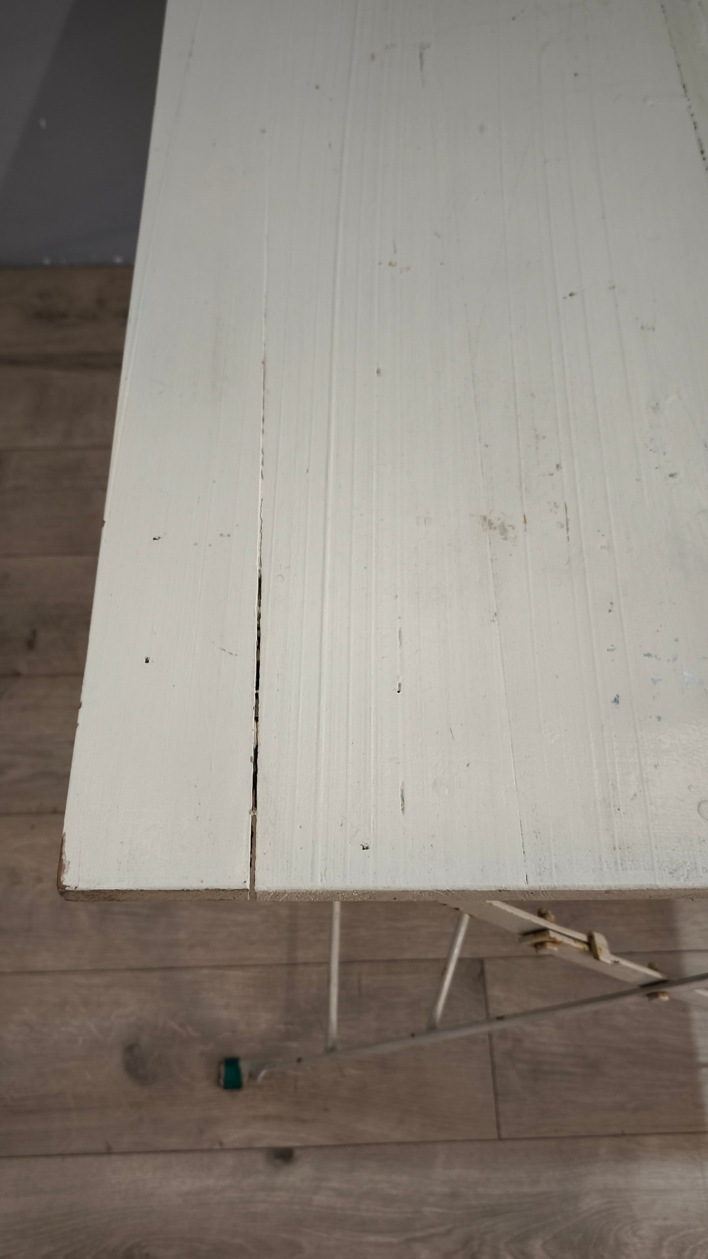 91963 Tavolo pieghevole bianco da esterno in ferro e legno