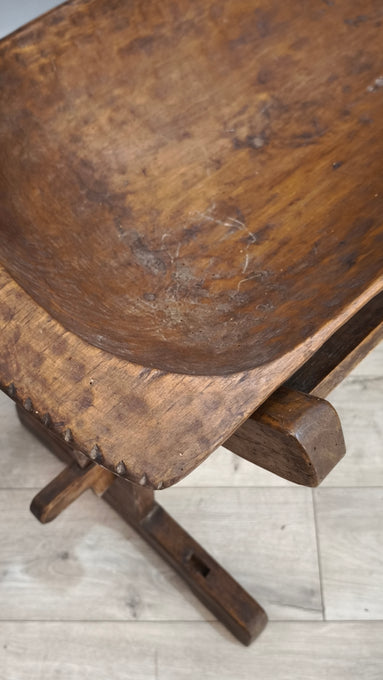 91966 Mangiatoia in legno con piedistallo