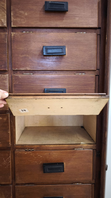91855 Mobile archivio vintage in legno con 20 cassetti