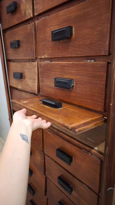 91855 Mobile archivio vintage in legno con 20 cassetti