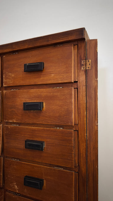 91855 Mobile archivio vintage in legno con 20 cassetti