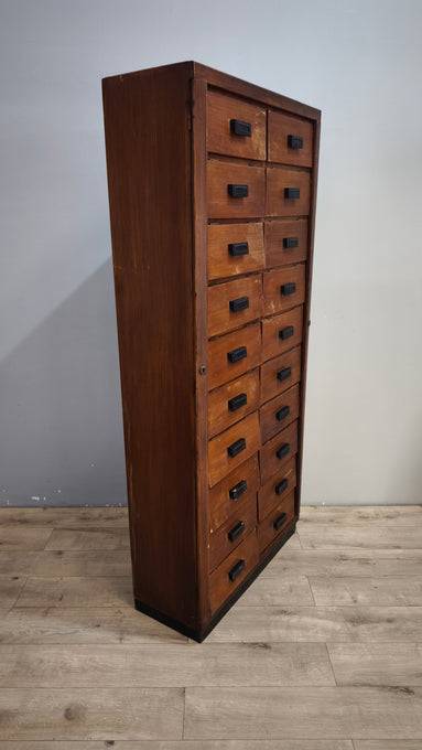 91855 Mobile archivio vintage in legno con 20 cassetti