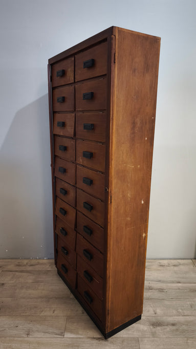 91855 Mobile archivio vintage in legno con 20 cassetti
