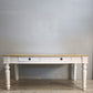 91977 Grande tavolo con base bianca e piano color legno