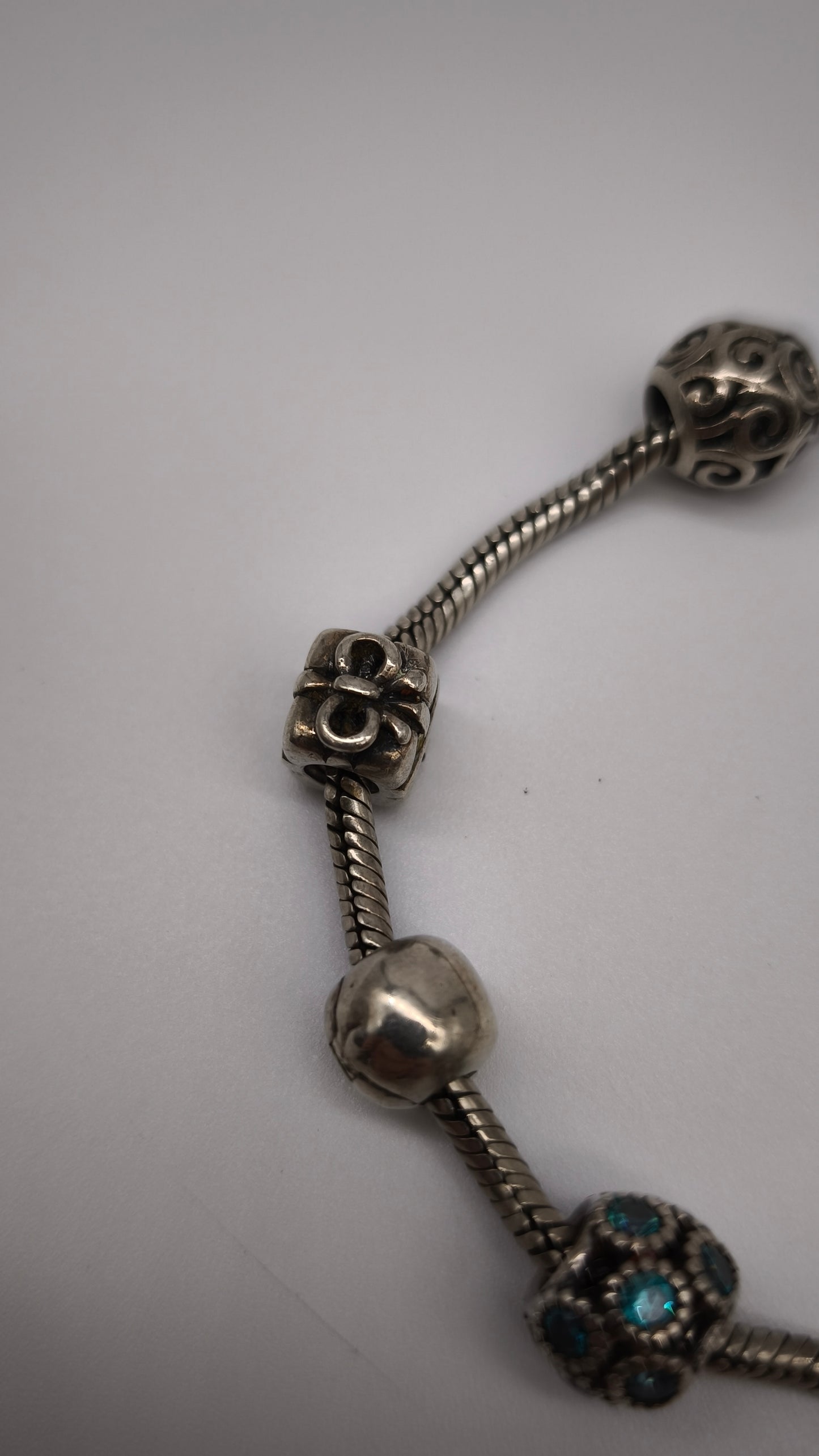 91900 Bracciale Pandora con 4 charm