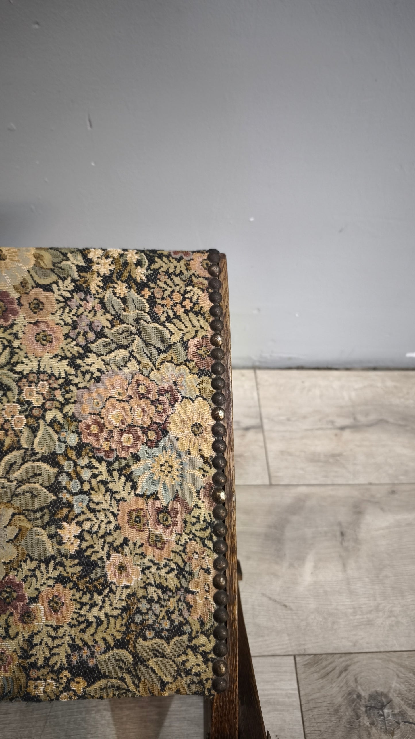 92000 Poggiapiedi in legno con tessuto a fiori