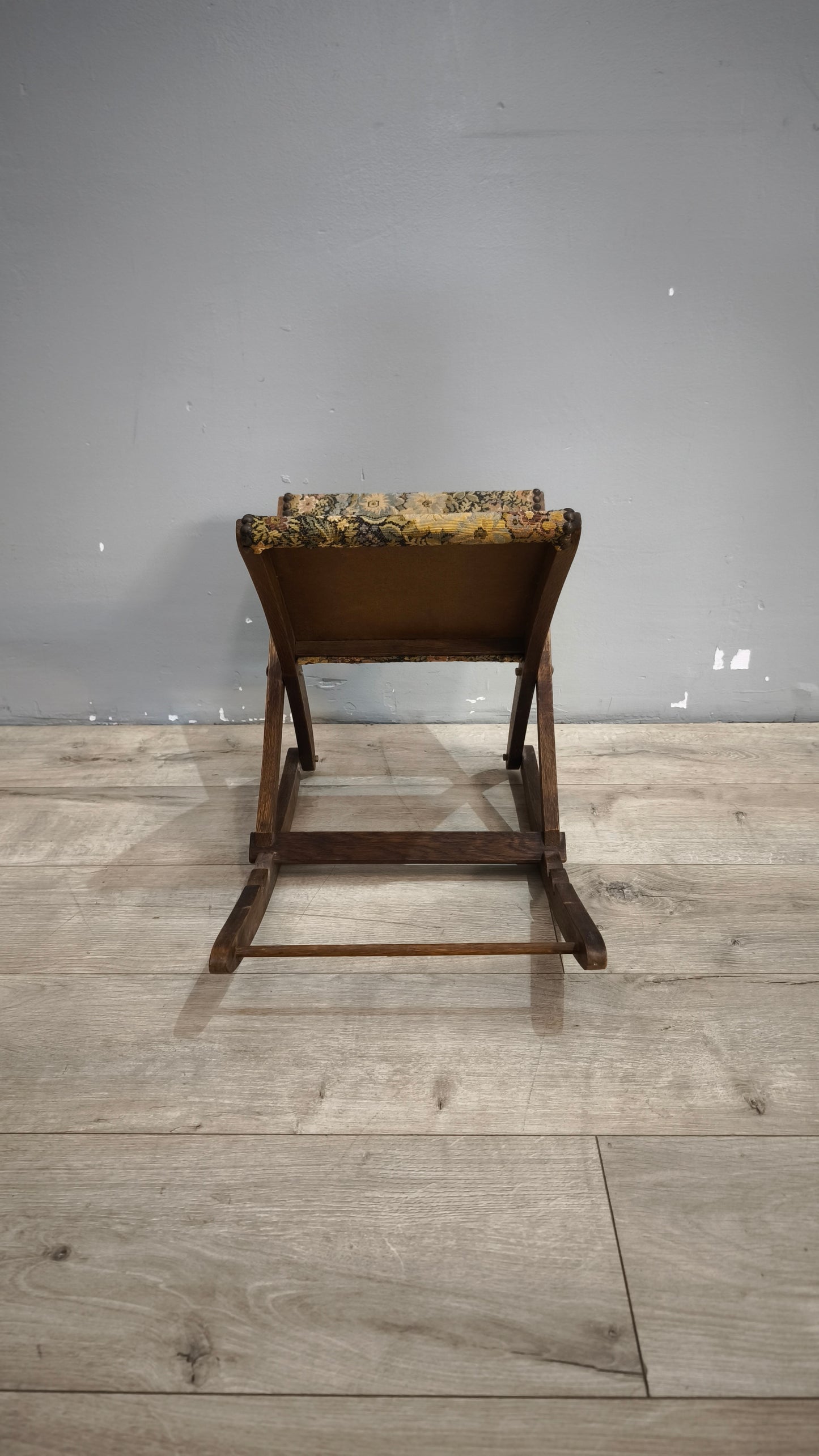 92000 Poggiapiedi in legno con tessuto a fiori