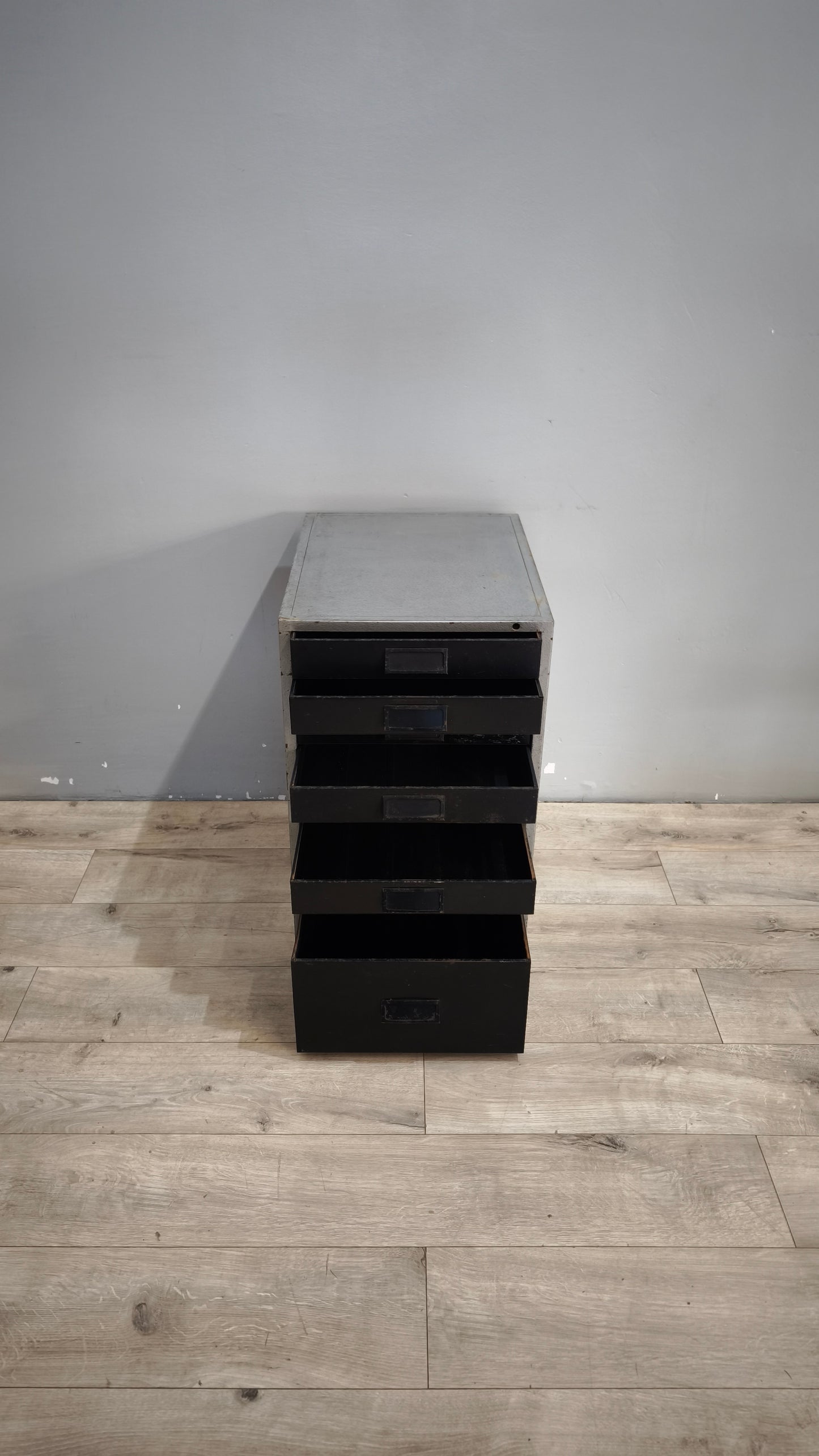 91996 Cassettiera in metallo con 8 cassetti