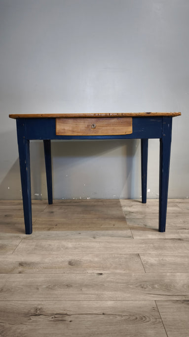 91978 Tavolo con base azzurra e piano color legno