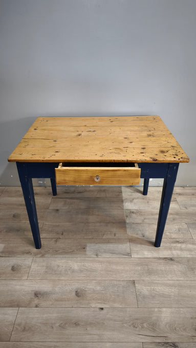 91978 Tavolo con base azzurra e piano color legno