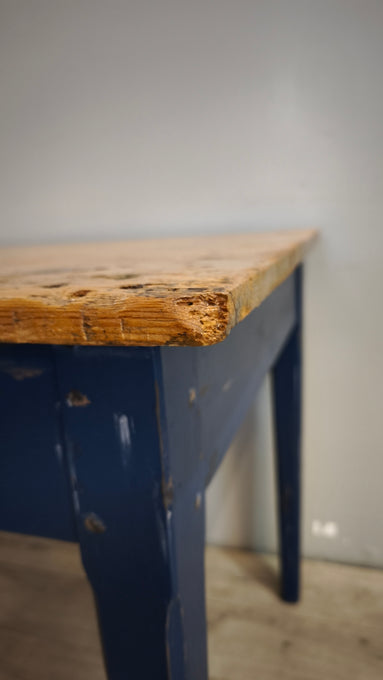 91978 Tavolo con base azzurra e piano color legno