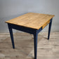 91978 Tavolo con base azzurra e piano color legno