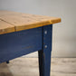 91978 Tavolo con base azzurra e piano color legno