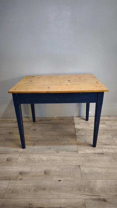 91978 Tavolo con base azzurra e piano color legno