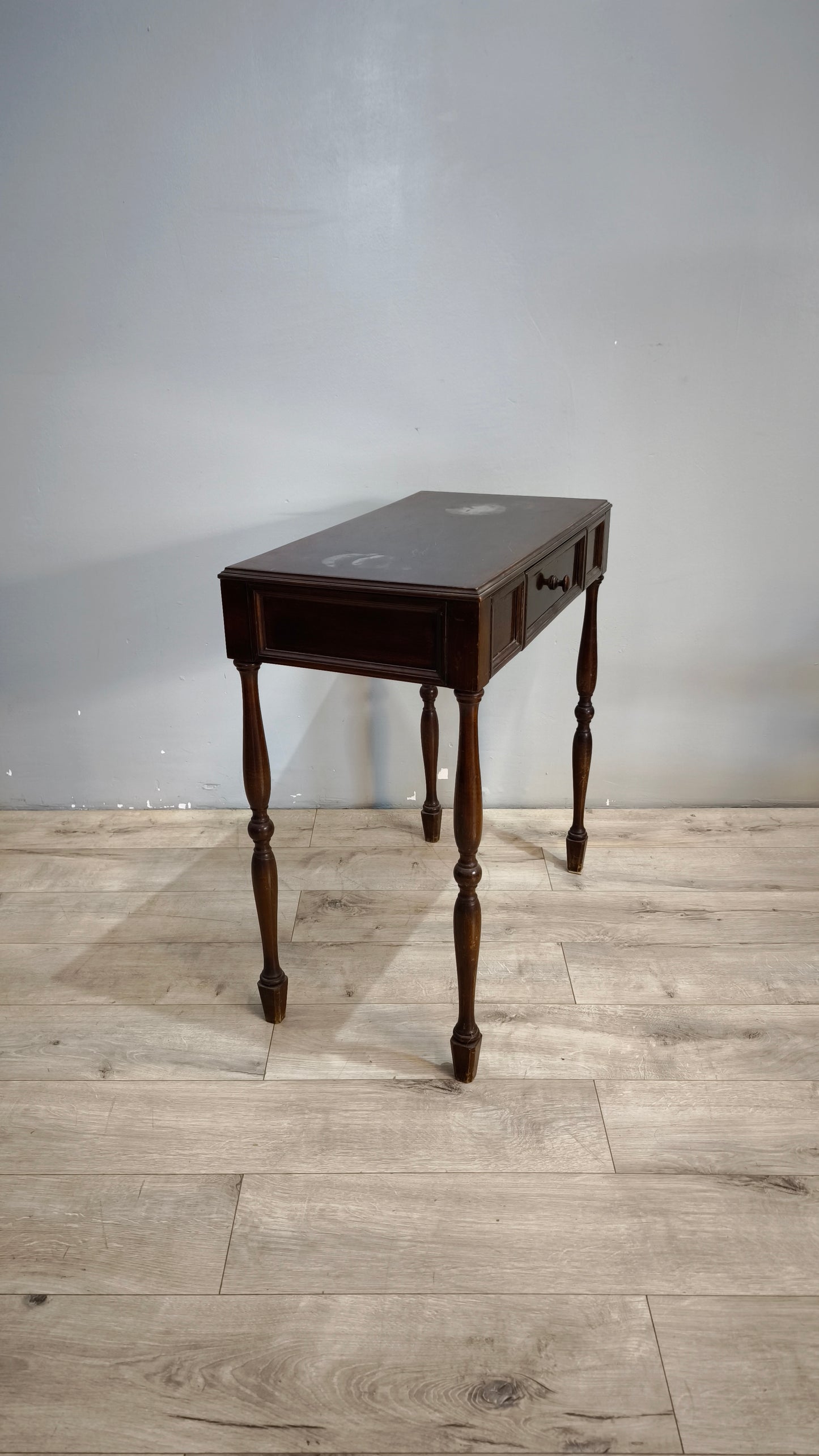 92004 Tavolino con cassettini frontali