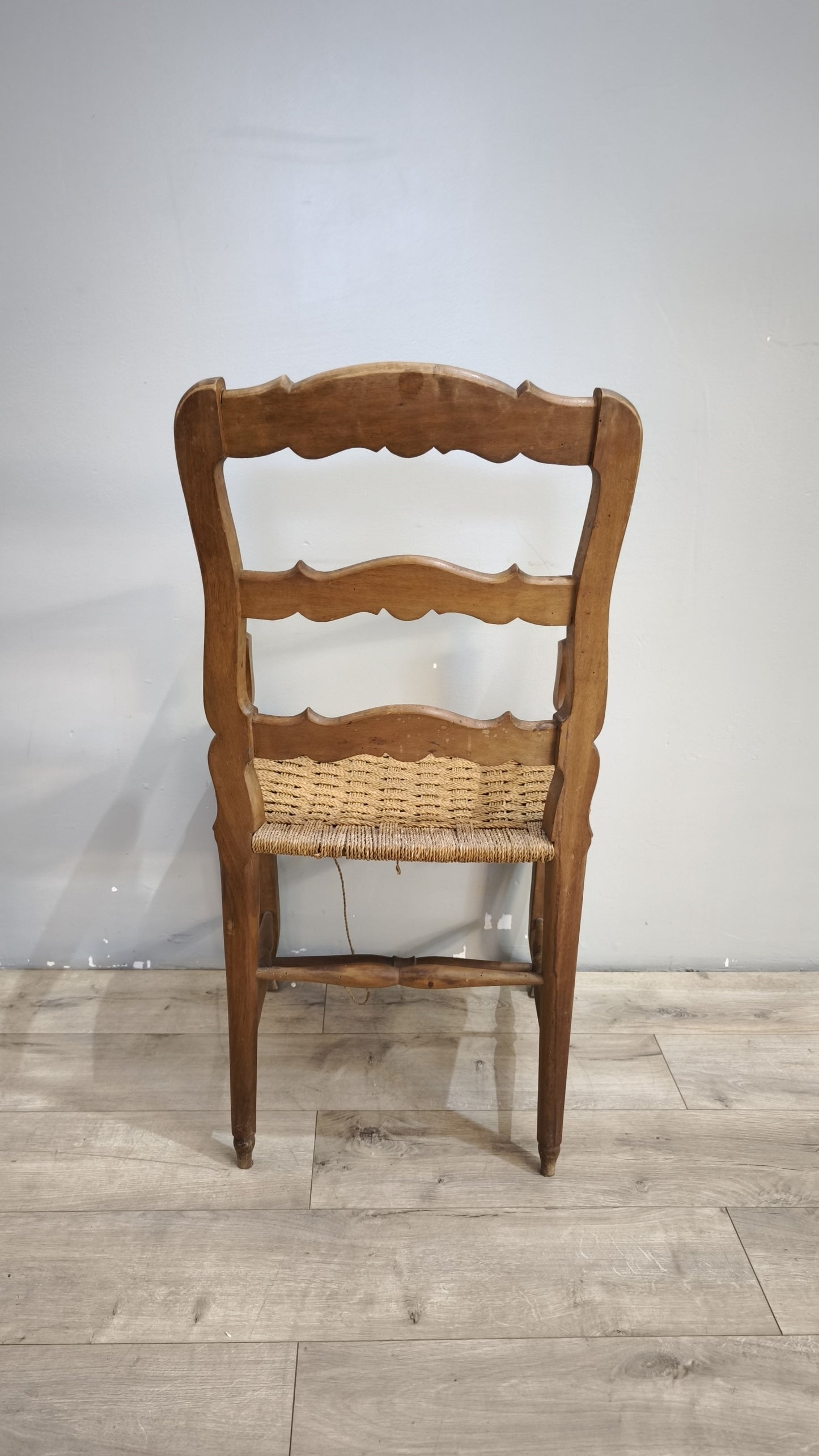 92020 Poltrona con braccioli in  stile provenzale