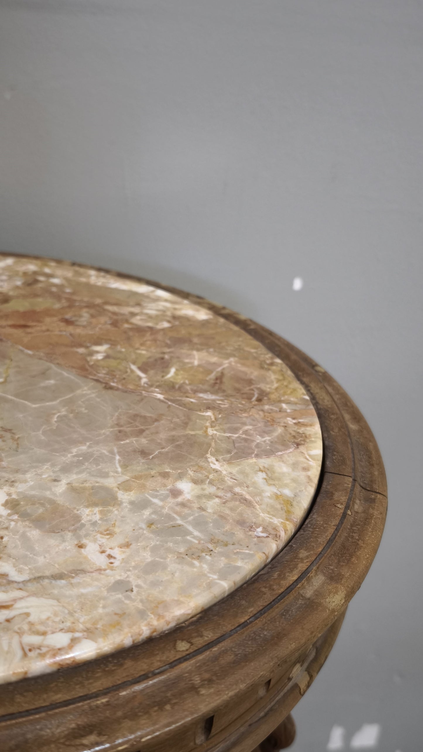 92027 Alzata in legno con piano in marmo