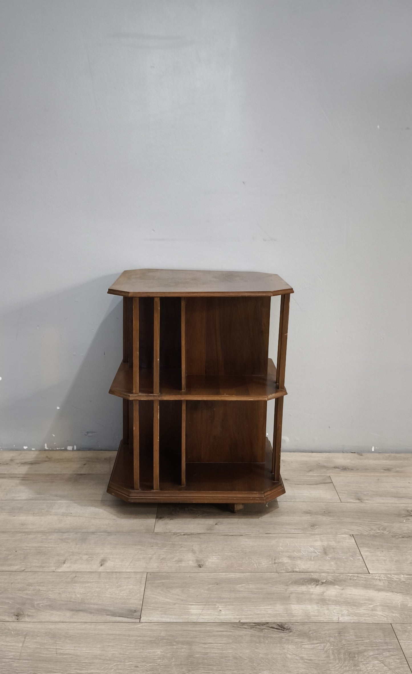 92056 Libreria inglese in legno con ruote
