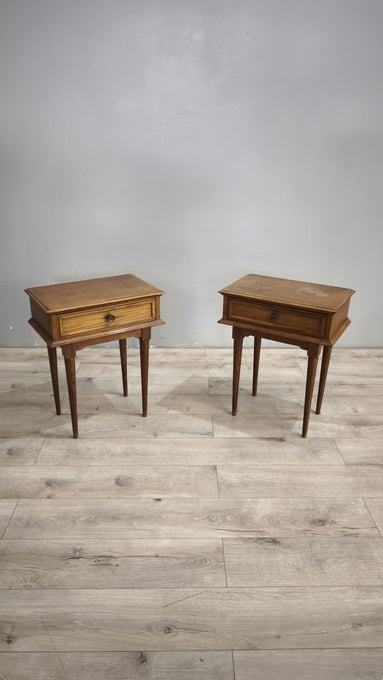 92058 Coppia di comodini in legno chiaro con gambe a spillo