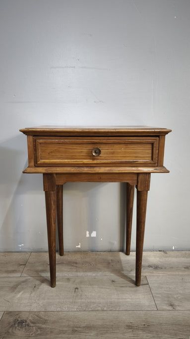 92058 Coppia di comodini in legno chiaro con gambe a spillo