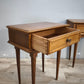 92058 Coppia di comodini in legno chiaro con gambe a spillo