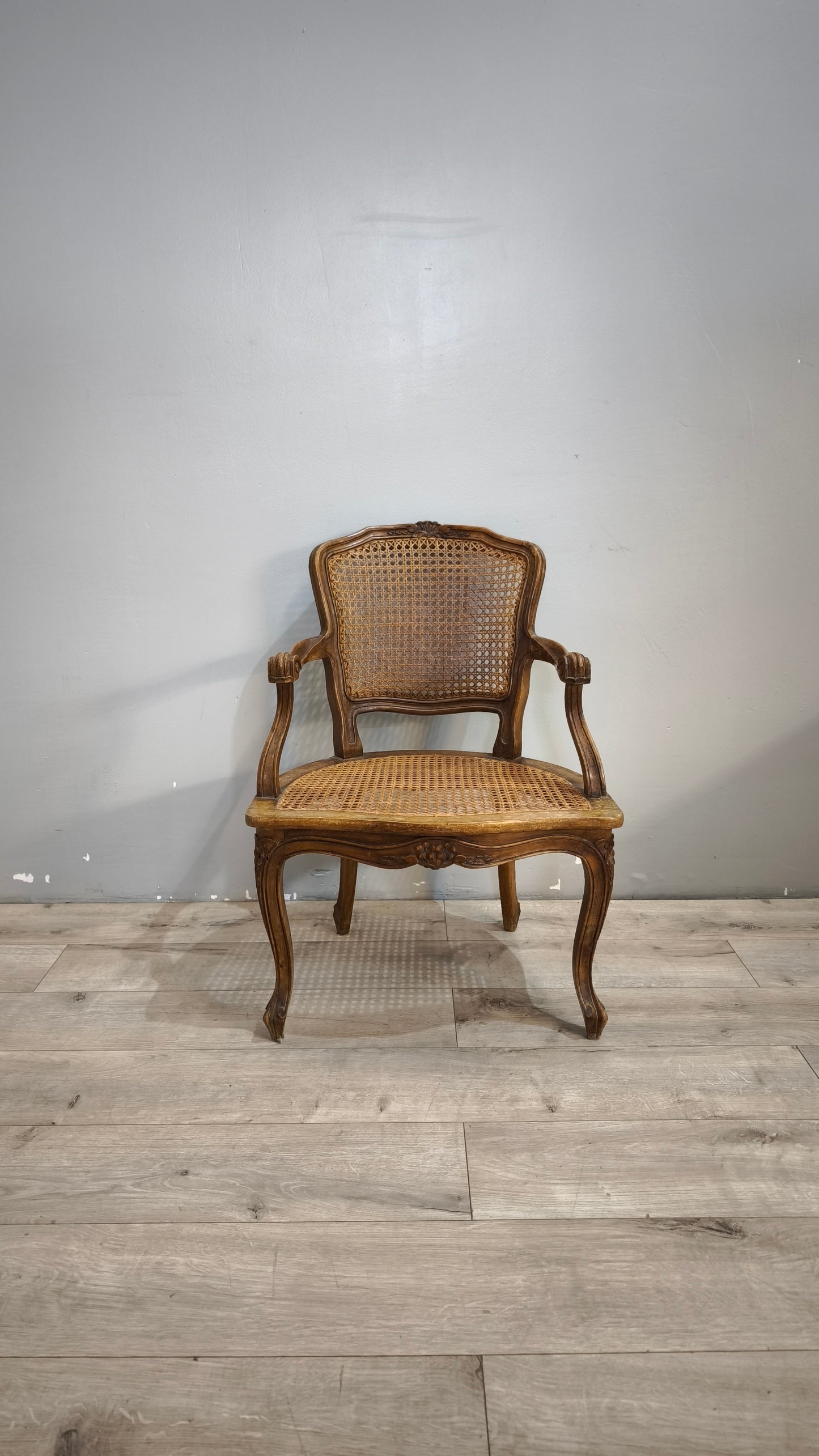 92055 Poltroncina in legno e paglia di Vienna