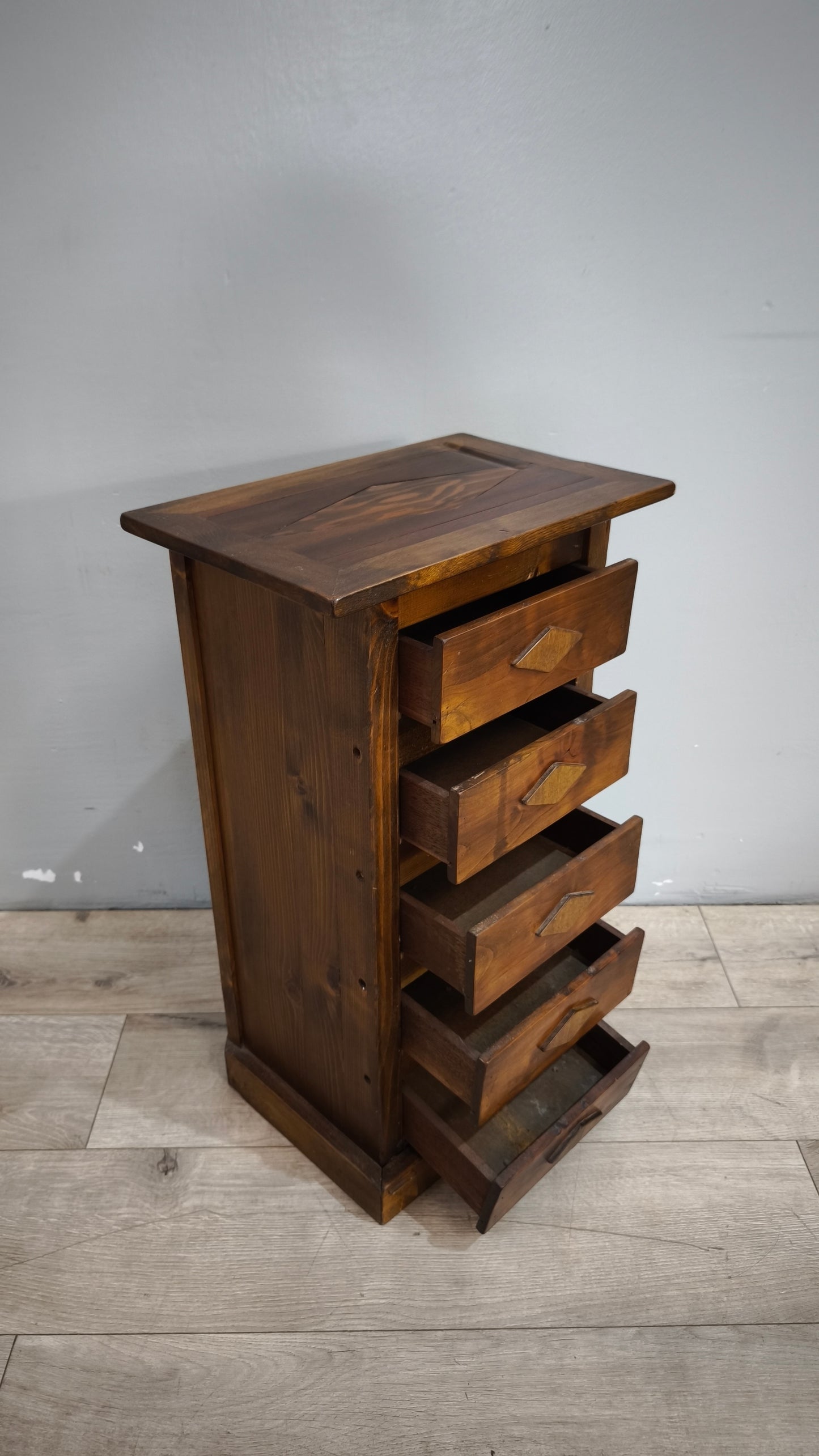 92049 Piccola cassettiera in legno