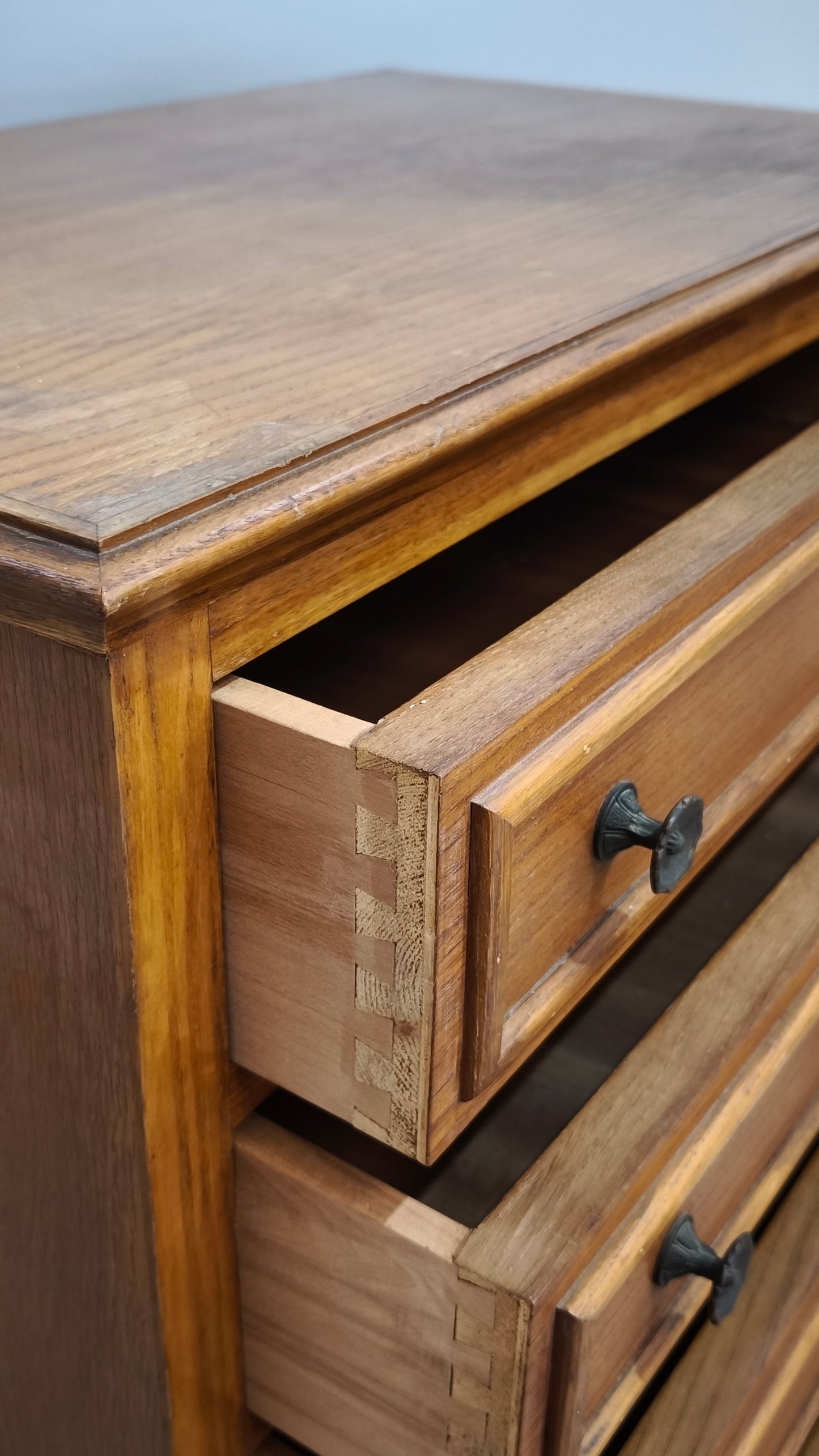 92051 Settimino impiallacciato in legno chiaro