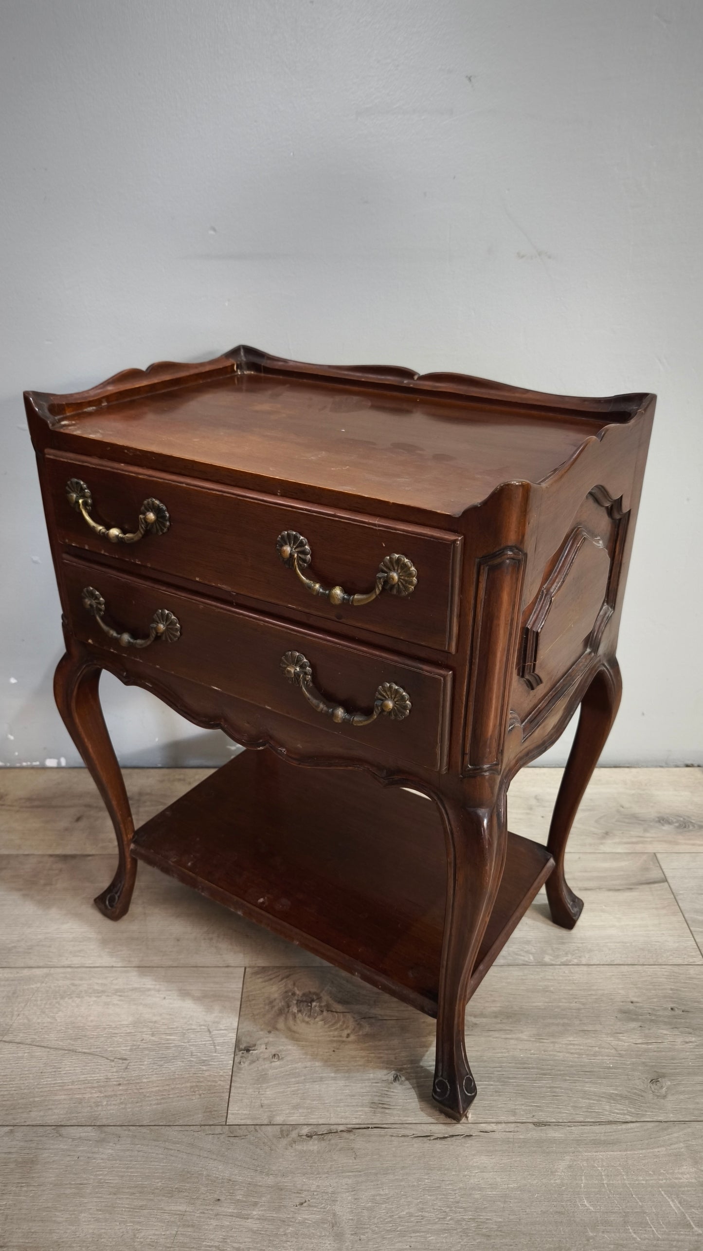 92047 Coppia di comodini in legno scuro con due cassetti