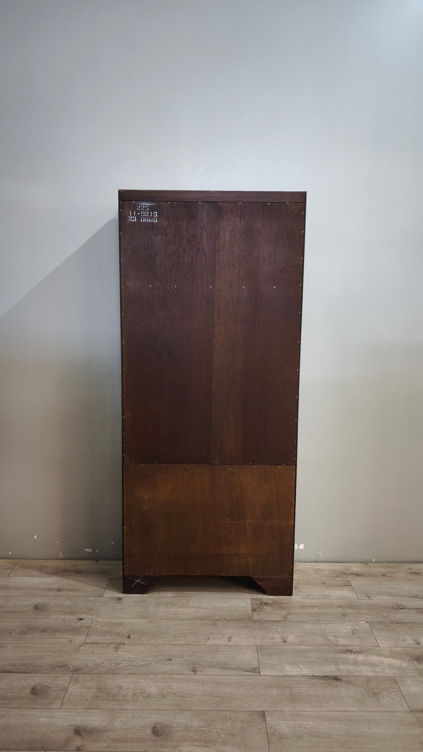 92057 Libreria in legno scuro stile classico
