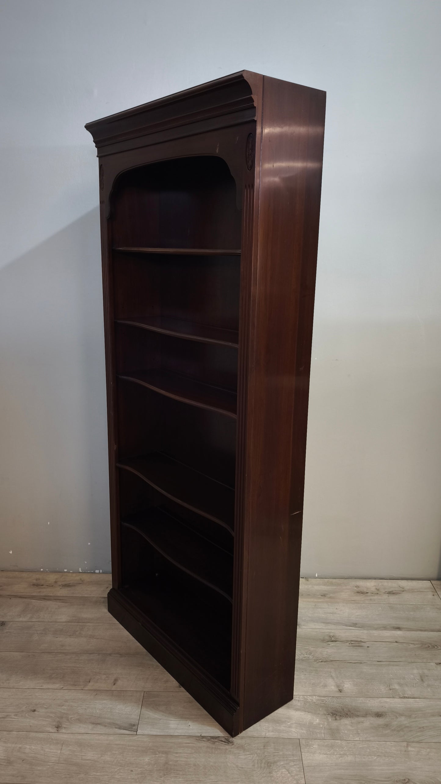 92057 Libreria in legno scuro stile classico