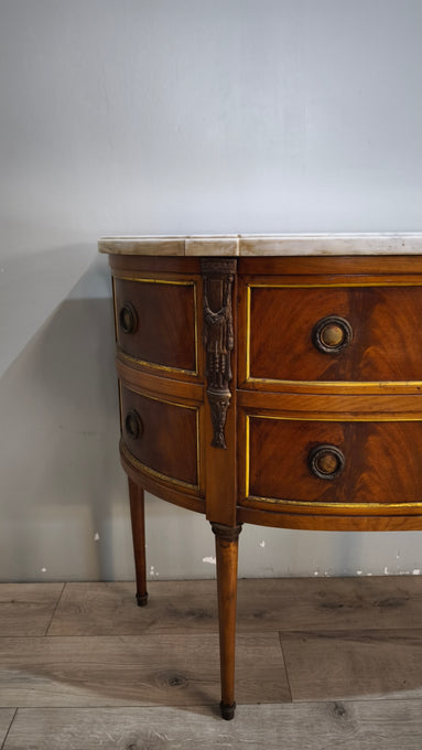 92044 Comò bombato in legno con piano in marmo