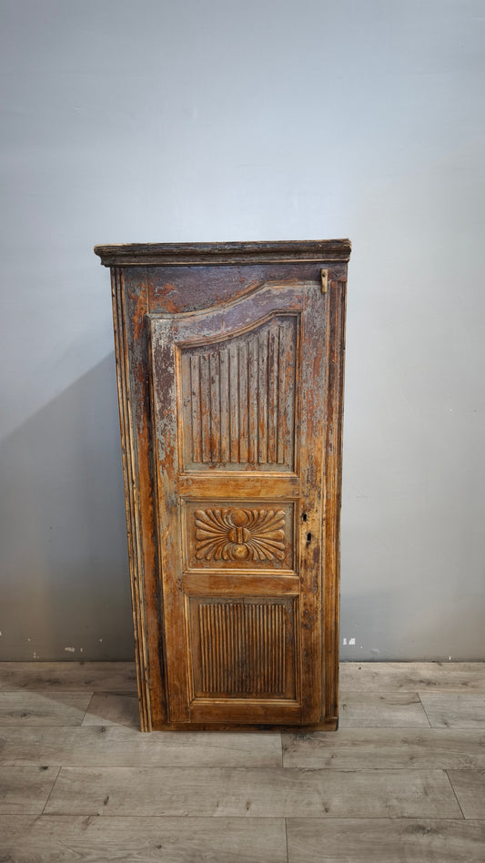 92085 Angoliera artigianale in legno massello dipinto