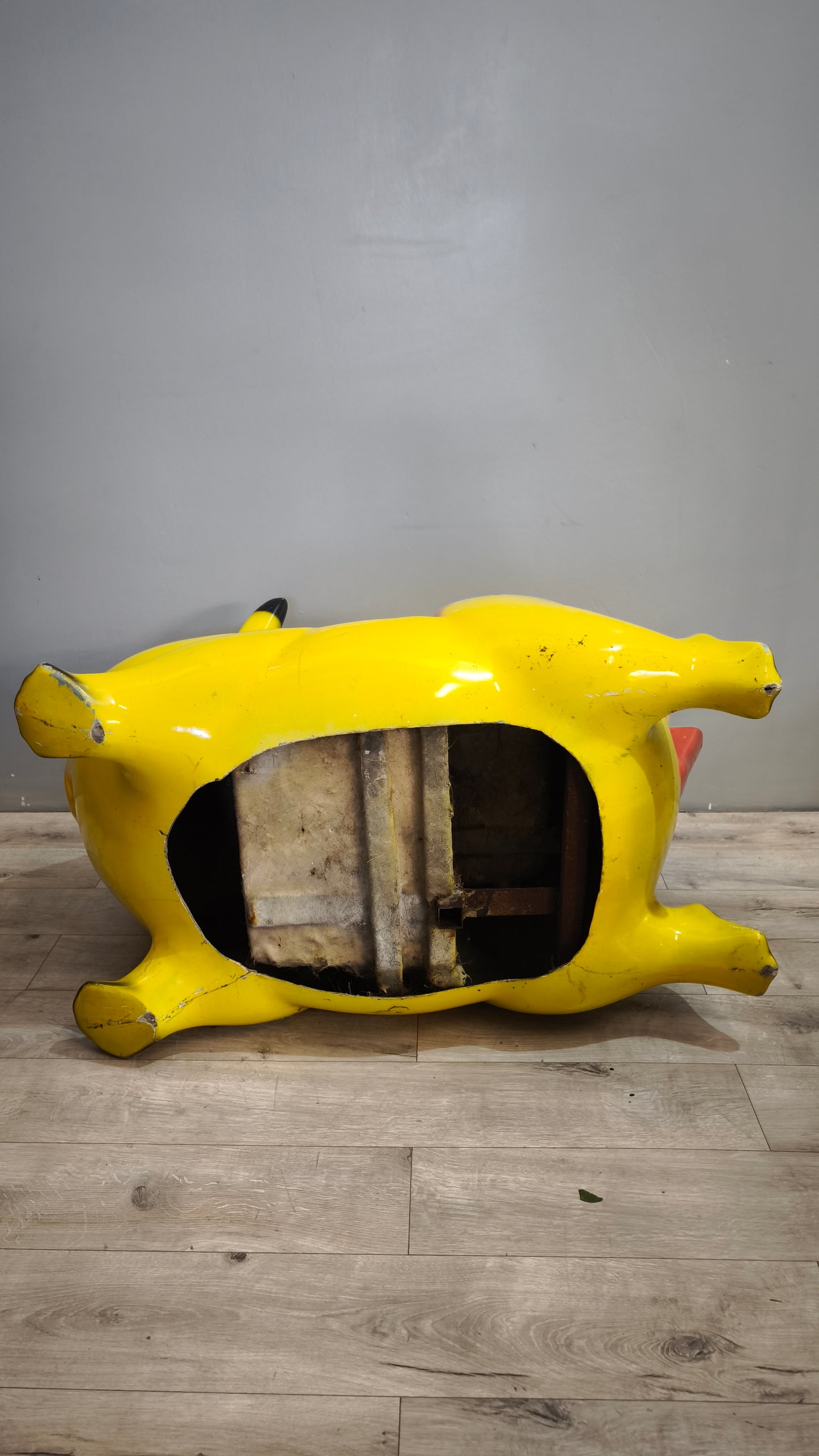 Pikachu in vetro resina (componente di una giostra a gettoni)