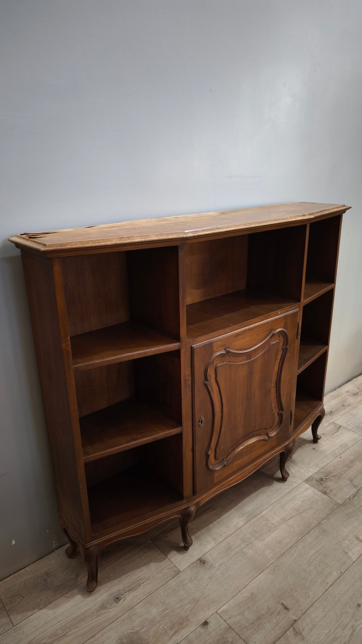 92024 Libreria bassa a cubi con sportello centrale