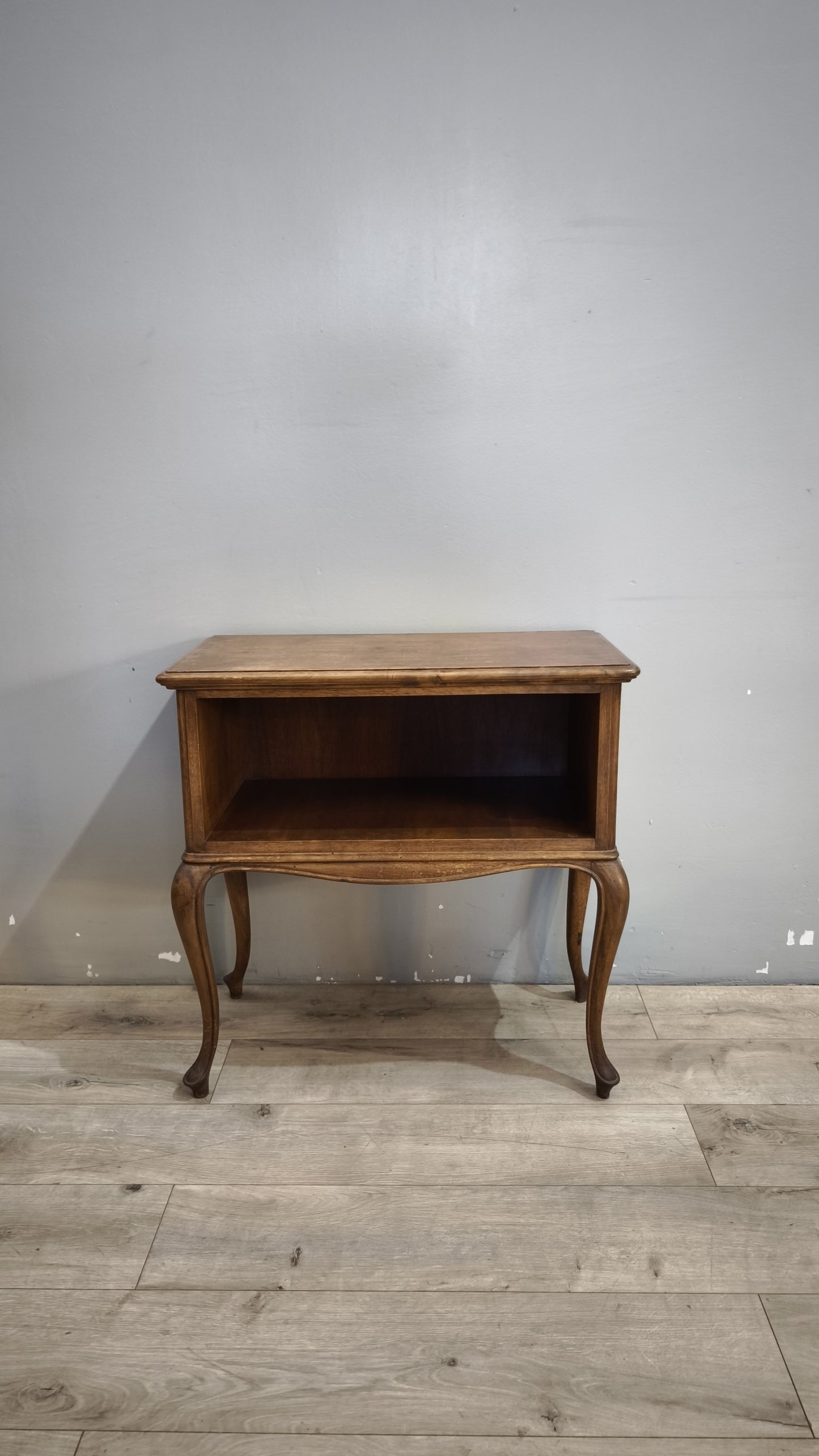 92048 Mobiletto da ingresso in legno con gambe a sciabola
