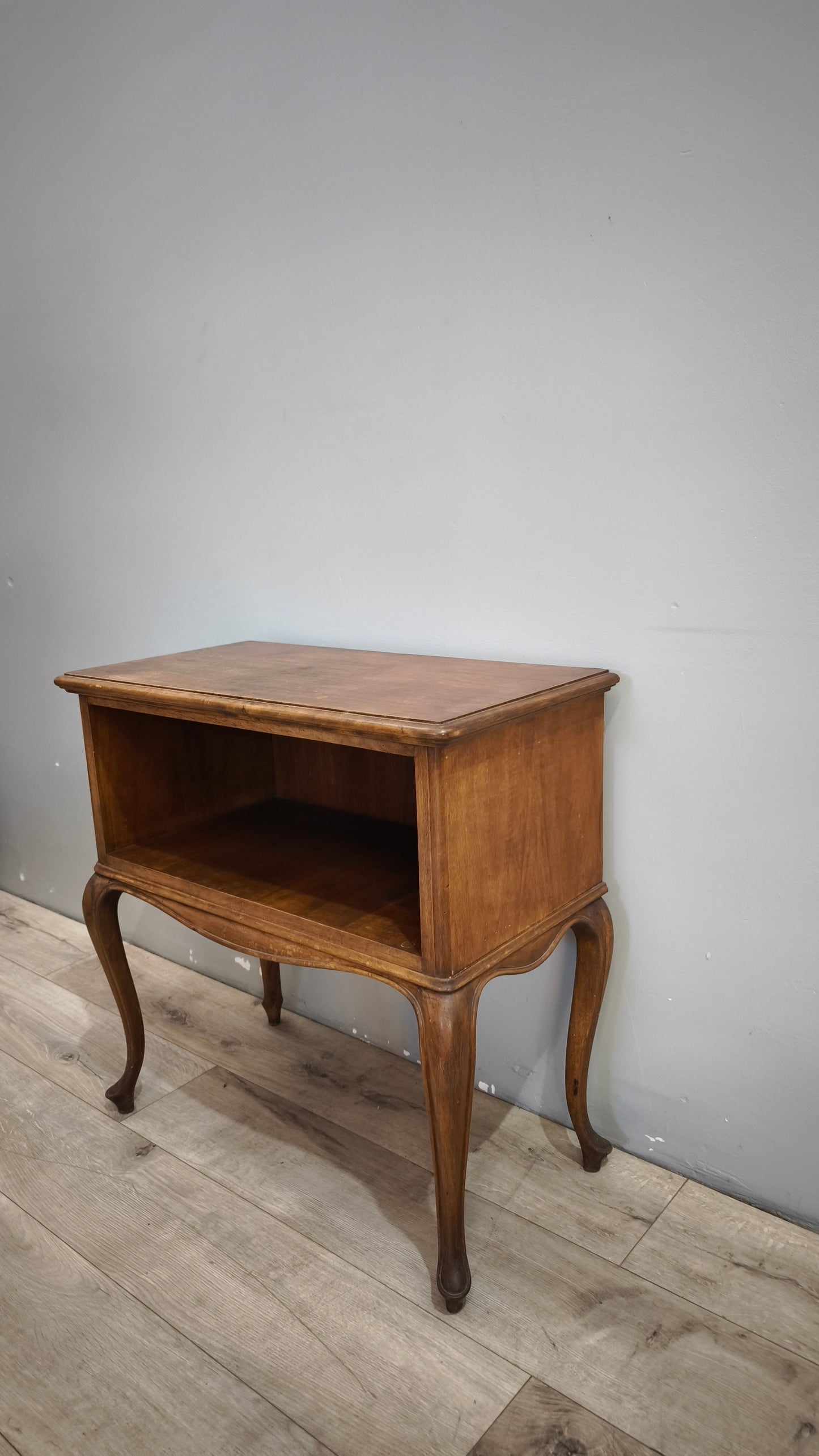92048 Mobiletto da ingresso in legno con gambe a sciabola