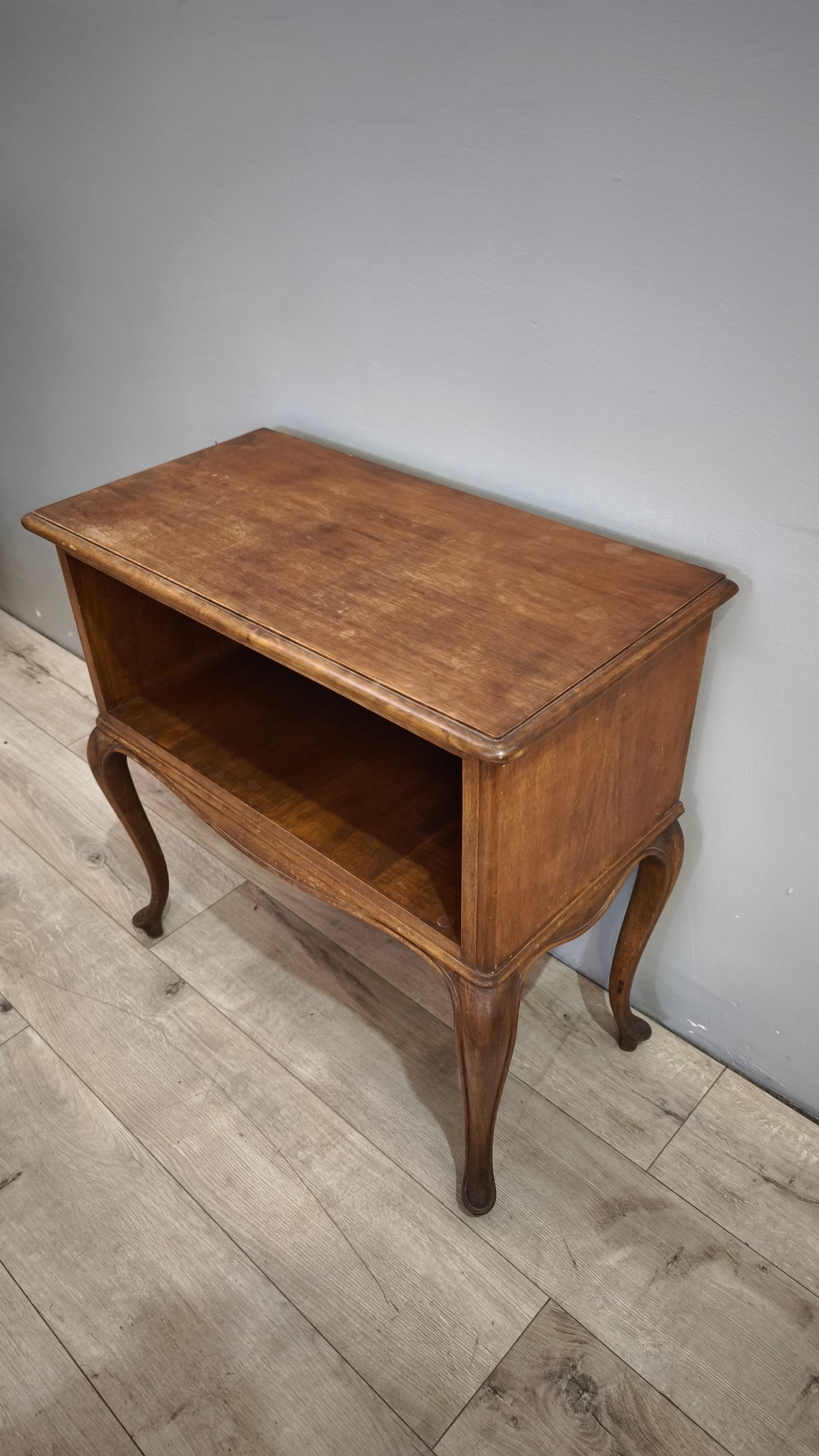 92048 Mobiletto da ingresso in legno con gambe a sciabola