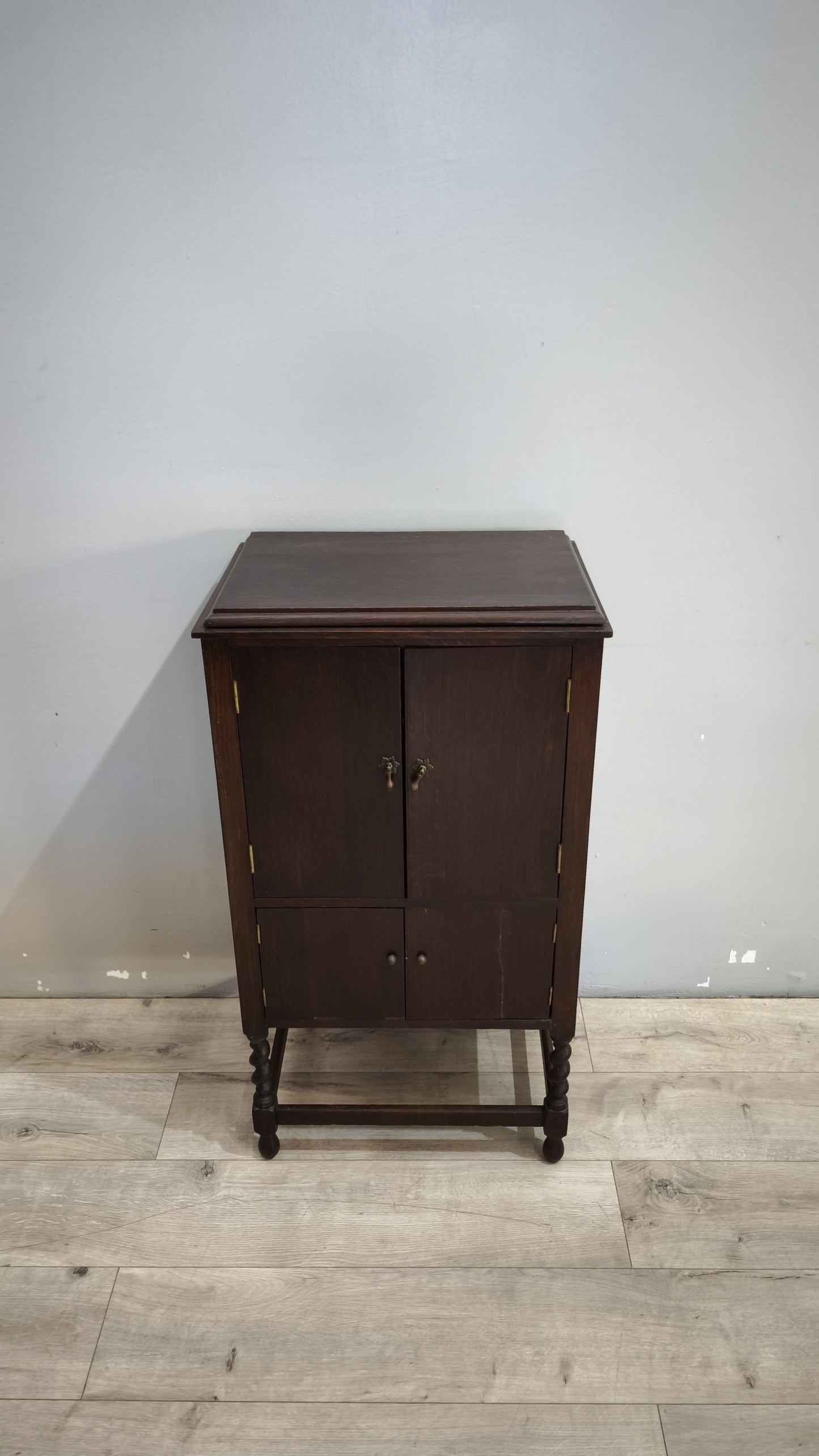 92019 Mobiletto in legno con 4 sportelli