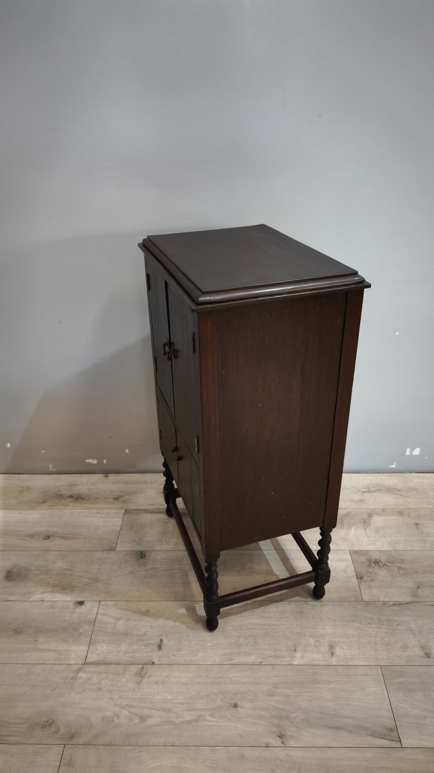 92019 Mobiletto in legno con 4 sportelli