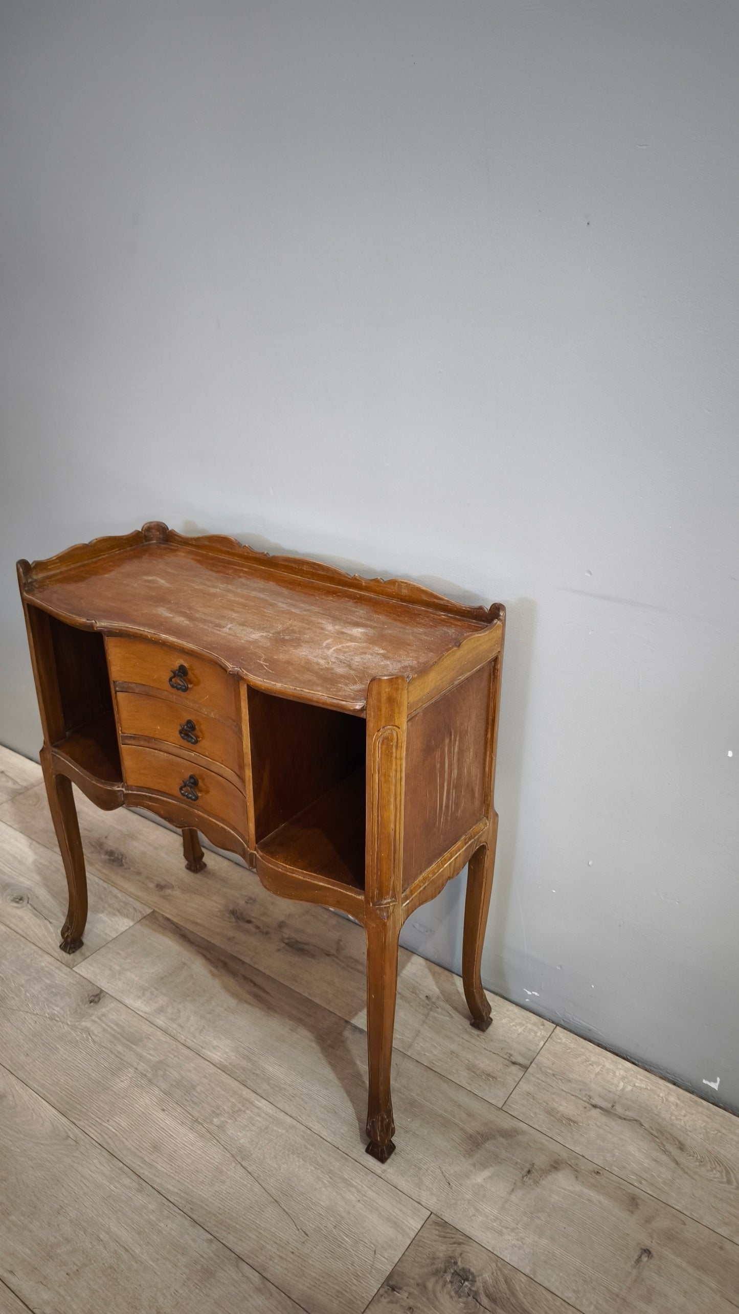 92046 Mobiletto da ingresso in legno con tre cassetti centrali